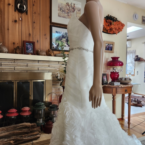 NWT Jasmine Bridal Ivory Wedding Gown | Style T394 | Size 6  - Picture 5 of 16